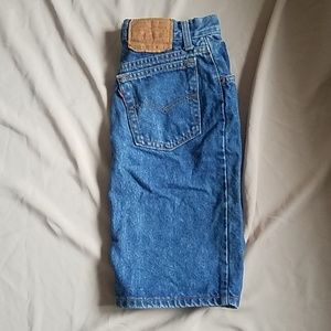 vintage Levi's skirt fits more like a size 2